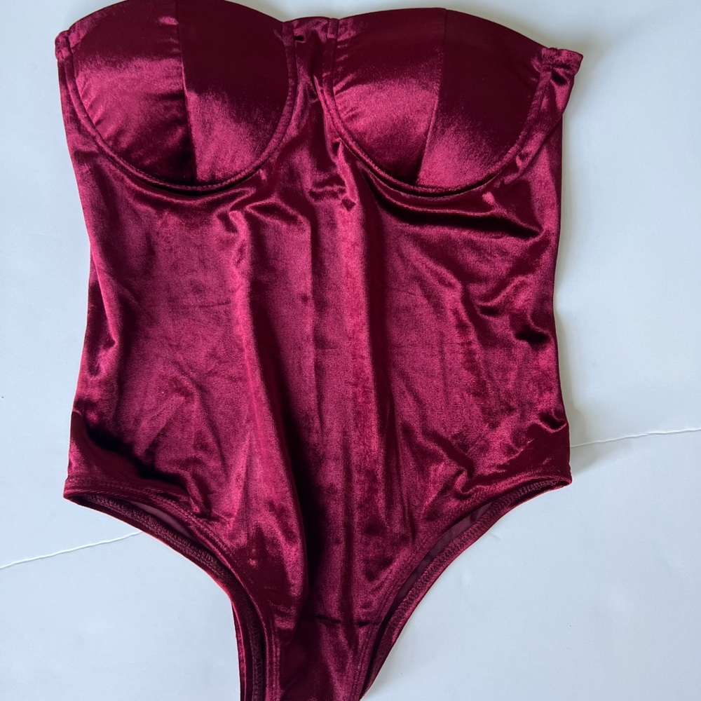 BRAND N/A | MEDIUM SLEEVELESS ONSIE | NEVER WORN